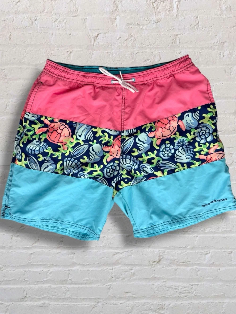 Vineyard Vines Swim Trunks Large Sea Turtle Coral Reef Print Pink Blue MeshLined